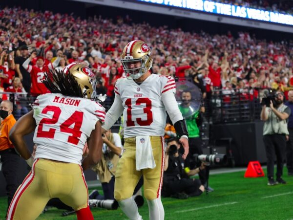 The San Francisco 49ers started the new year by defeating their old Bay Area rival, the Las Vegas Raiders, 37-34 in a back and forth thriller.  Photo by Sergio Estrada, Alianza News.