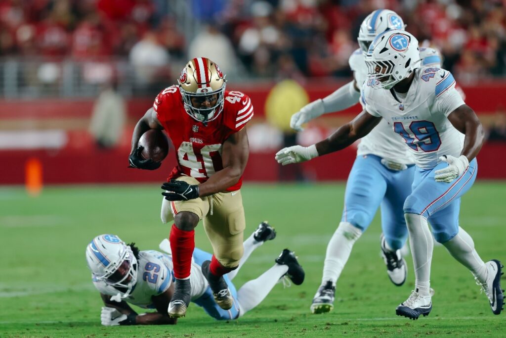Regresa el fútbol: Jóvenes de los 49ers brillan pese a la derrota